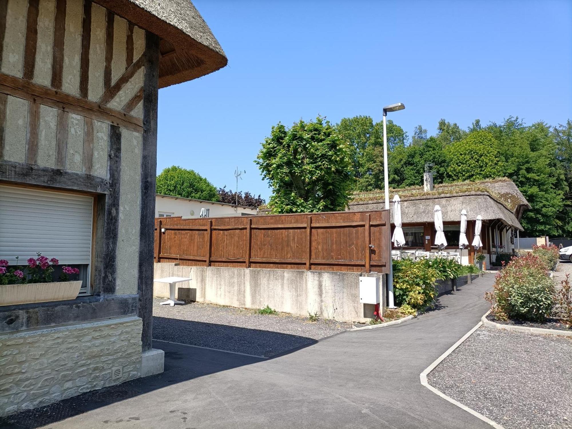 Auberge Du Vieux Tour Le Manoir Canapville  Buitenkant foto